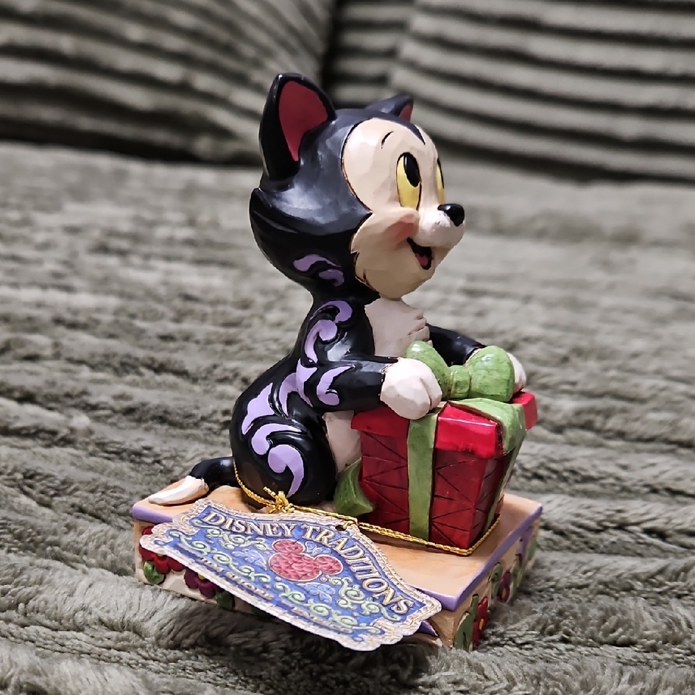 Disney Traditions Figaro Jim Shore Festive Feline Figure